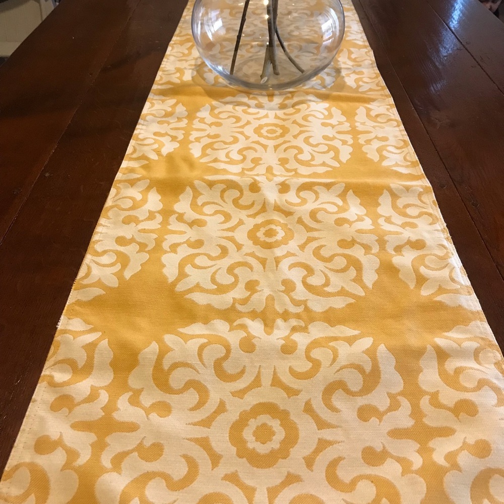 🔴 SOLD 🔴 - 🍽 Table Runner - Picture 3 of 5
